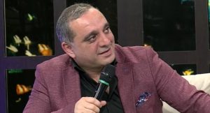 “Dostlarım var ki, pulu ütüləyib saxlayırlar”