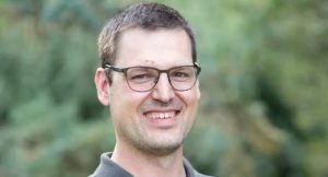 700 min dollarlıq işini tərk etdi