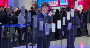 “Samsung”da 18 günlük tətil başlayır: İşçilər 30 milyard dollar istəyir