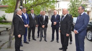 Bu gün daha iki Aprel döyüşlərində şəhid olan Rüstəm Əhmədov və Rahim Tağıyevin ailəsi ziyarət olundu.