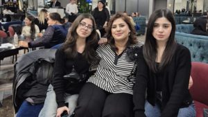 Mingəçevirdə təhsilin parlaq siması: əkiz bacılar 300 və 266.7 balla liseyin zirvəsini fəth etdilər