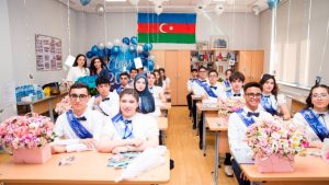 Məzunların qürur dolu vida anları alqışlarla qarşılandı