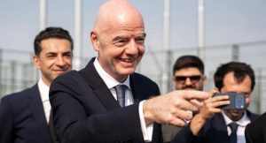 FIFA prezidenti Hövsanda inşa olunan meydançalarda – FOTOLAR